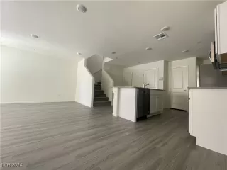 Photo #5: 2610001 Listing 