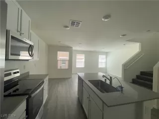Photo #6: 2610001 Listing 
