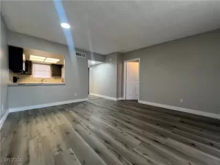 Photo #4: 2610009 Listing 