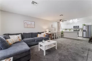 Photo #5: 2610043 Listing