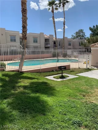 Photo #3: 2610056 Listing 