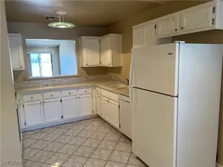 Photo #4: 2610062 Listing 