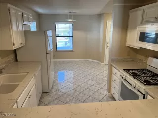 Photo #5: 2610062 Listing 