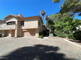 Photo #1: 2610096 Listing 