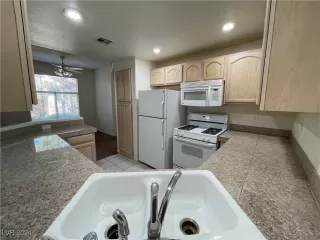 Photo #4: 2610096 Listing 