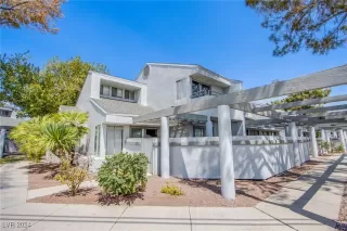 Photo #4: 2610101 Listing