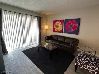 Photo #4: 2610110 Listing