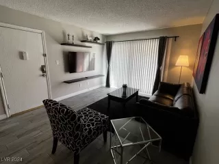 Photo #5: 2610110 Listing