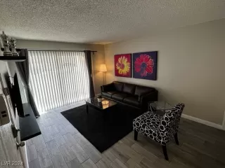 Photo #6: 2610110 Listing