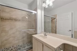 Photo #4: 2610139 Listing