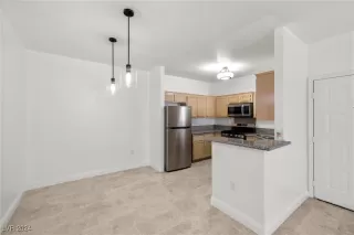 Photo #5: 2610139 Listing