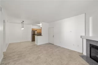 Photo #6: 2610139 Listing