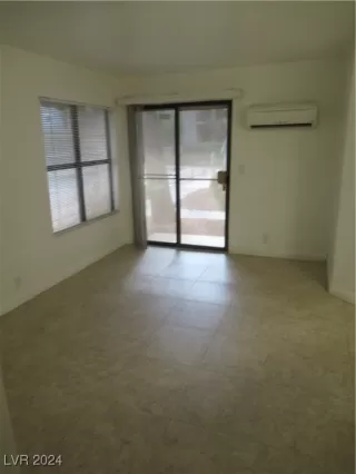 Photo #3: 2610154 Listing