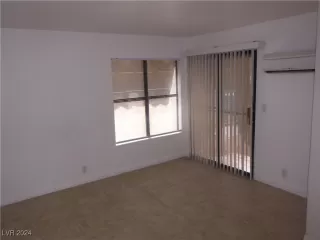 Photo #4: 2610154 Listing