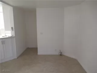 Photo #5: 2610154 Listing