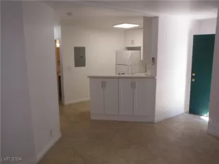 Photo #6: 2610154 Listing