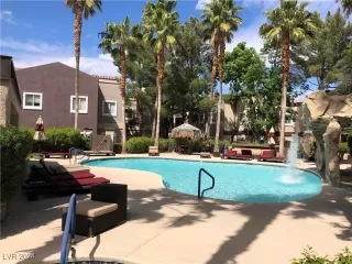 Photo #3: 2610191 Listing