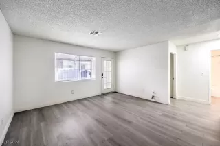 Photo #6: 2610233 Listing