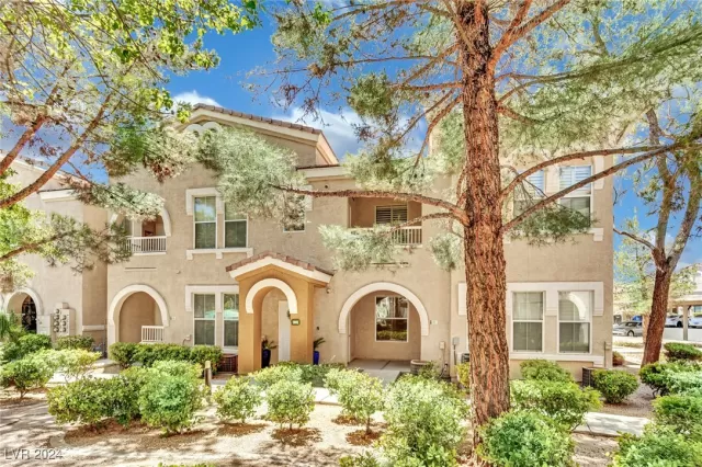 MLS: 2610280 Condo For Sale