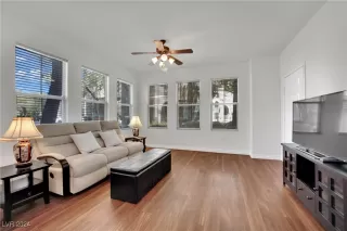 Photo #4: 2610280 Listing 