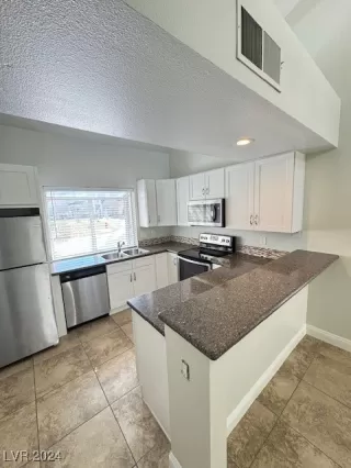 Photo #4: 2610297 Listing 