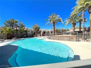 Photo #2: 2610323 Listing 