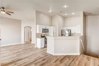 Photo #4: 2610341 Listing