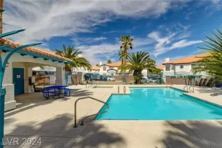 Photo #1: 2610375 Listing 