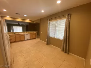 Photo #5: 2610377 Listing 