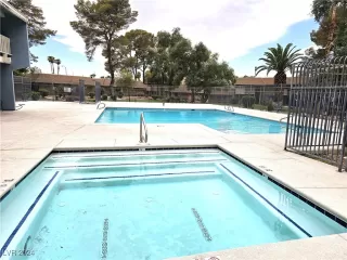 Photo #4: 2610386 Listing 