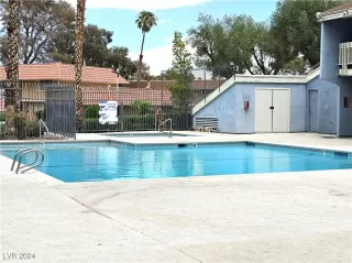 Photo #5: 2610386 Listing 