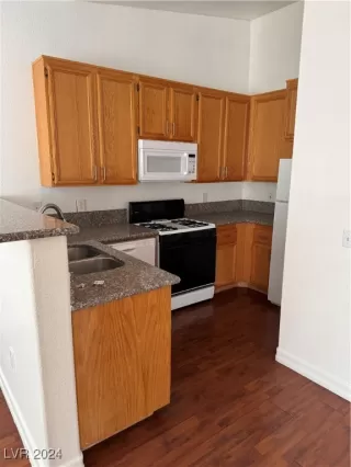 Photo #3: 2610398 Listing 