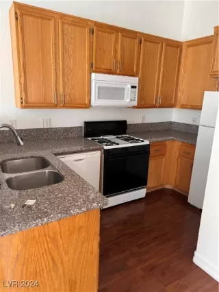 Photo #4: 2610398 Listing 