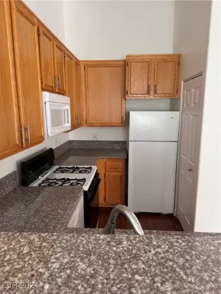 Photo #5: 2610398 Listing 