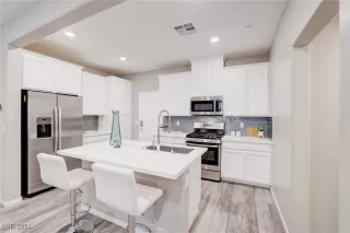 Photo #6: 2610431 Listing 