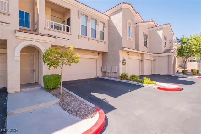 MLS: 2610438 Condo For Sale