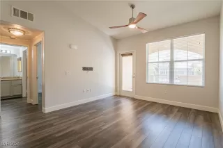 Photo #6: 2610438 Listing