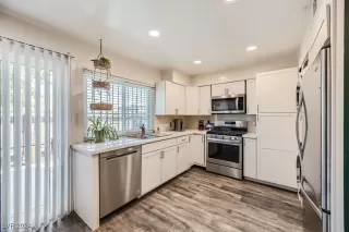 Photo #1: 2610442 Listing 