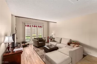 Photo #6: 2610471 Listing