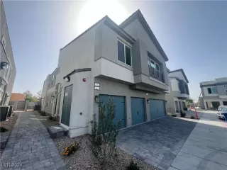 Photo #1: 2610536 Listing