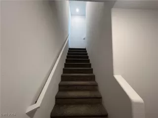 Photo #4: 2610536 Listing