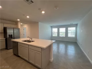 Photo #5: 2610536 Listing