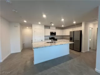 Photo #5: 2610540 Listing 