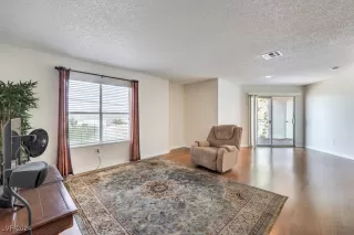 Photo #4: 2610572 Listing