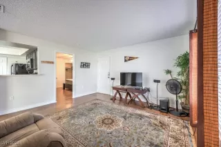 Photo #6: 2610572 Listing