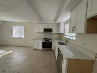 Photo #5: 2610585 Listing 