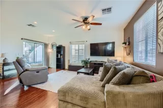 Photo #6: 2610588 Listing