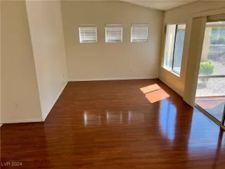 Photo #3: 2610617 Listing