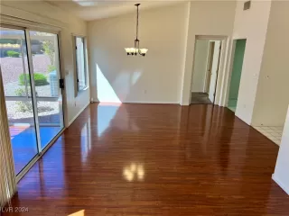 Photo #4: 2610617 Listing