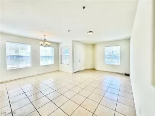 Photo #5: 2610644 Listing